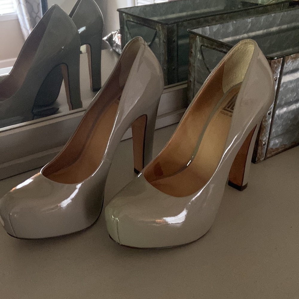 Pour Le Victiore patent leather chunky heel